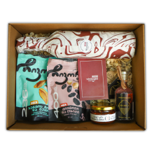Box, Greeting card, Chikori: Raisin and nut, Chikori: Dried persimmon and roasted almond, Marila Saperavi, Pepper confiture.