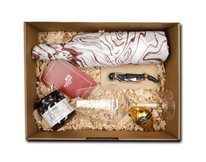 Gift Box: Box; Gift Card; Corkscrew; Beets Jam; Qvevri Chocolate; Wine Glass.